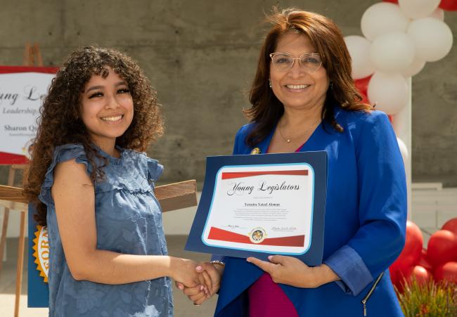 Assemblywoman Quirk-Silva presents certificates to graduates