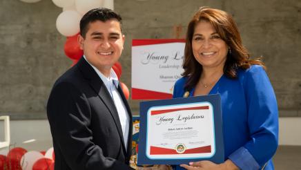 Assemblywoman Quirk-Silva presents certificates to graduatesAssemblywoman Quirk-Silva presents certificates to graduates