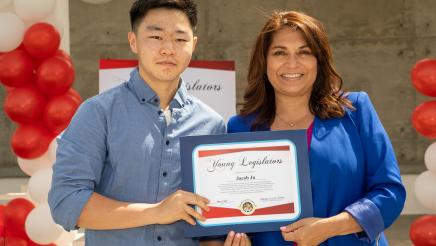 Assemblywoman Quirk-Silva presents certificates to graduates